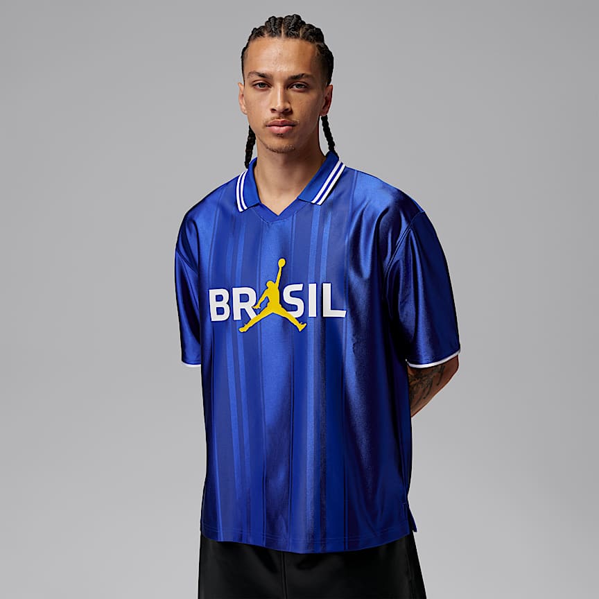 Jordan Women's Graphic Brazil Crewneck Shirt. Nike.com